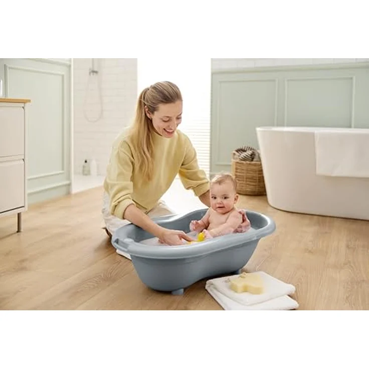 Rotho Babydesign Babybadewanne TOP, ergonomisch mit Antirutschmatte und integriertem Ablaufstopfen, recycelter Kunststoff – Bild 5