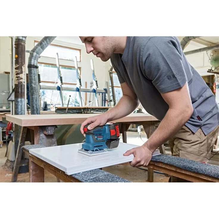 Bosch Professional 18V System Akku Schwingschleifer GSS 18V-10 (Schwingkreis-Ø: 1,6 mm, 3 Grundplatten mit unterschiedlichen Formaten, ohne Akkus und Ladegerät, in L-BOXX) – Bild 6