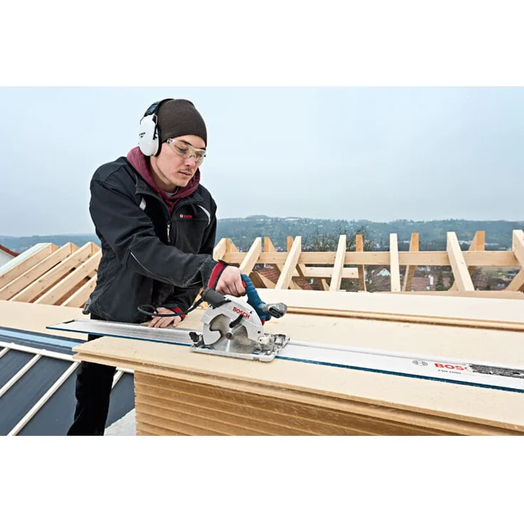 Bosch Professional Handkreissäge GKS 55+ G (1.350 Watt, inkl. 1x Sägeblatt, Innensechskant, Parallelanschlag, Vakuumadapter, im Karton) – Bild 4