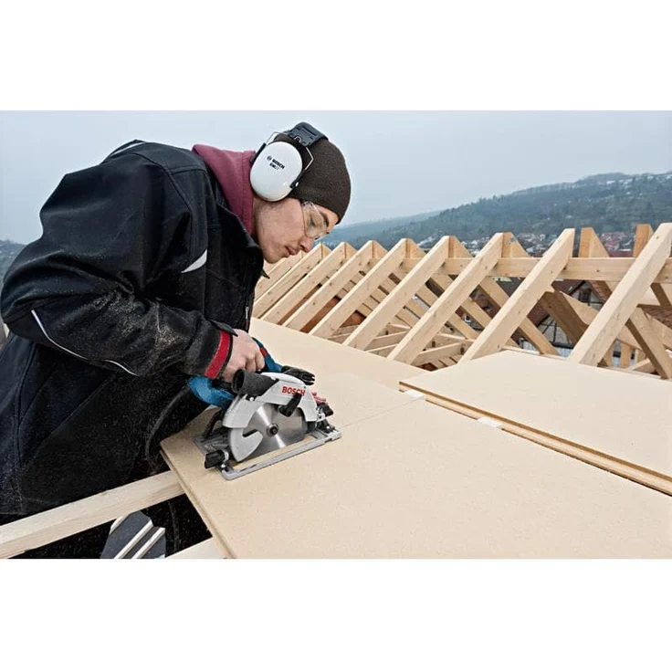Bosch Professional Handkreissäge GKS 55+ G (1.350 Watt, inkl. 1x Sägeblatt, Innensechskant, Parallelanschlag, Vakuumadapter, im Karton) – Bild 7