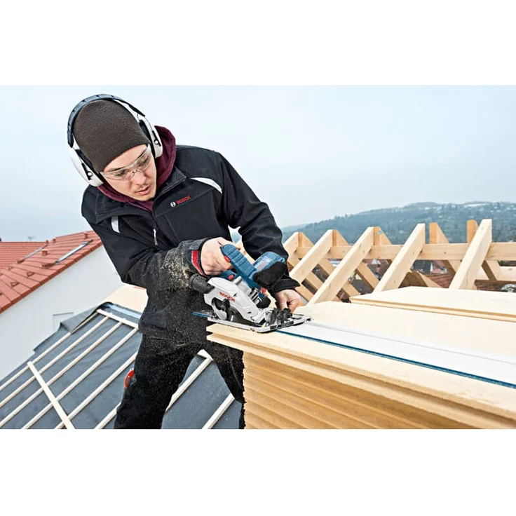 Bosch Professional Handkreissäge GKS 55+ G (1.350 Watt, inkl. 1x Sägeblatt, Innensechskant, Parallelanschlag, Vakuumadapter, im Karton) – Bild 3