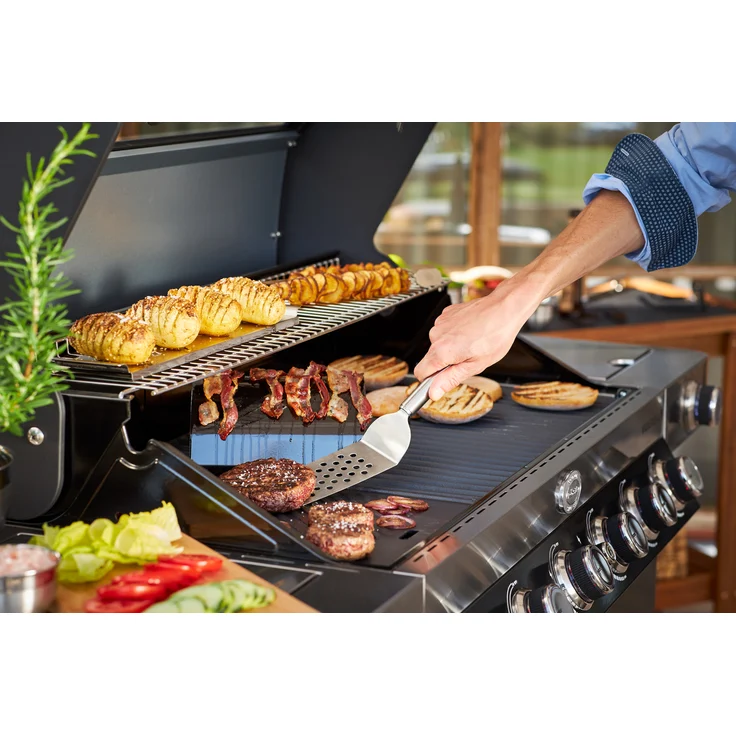 RÖSLE Barbecue Burger-Set 3-tlg, Hochwertiges Burger-Set mit Burgerpresse Pro, Barbecue-Gewicht und Burgerwender, Edelstahl 18/10, Gusseisen emailliert – Bild 4