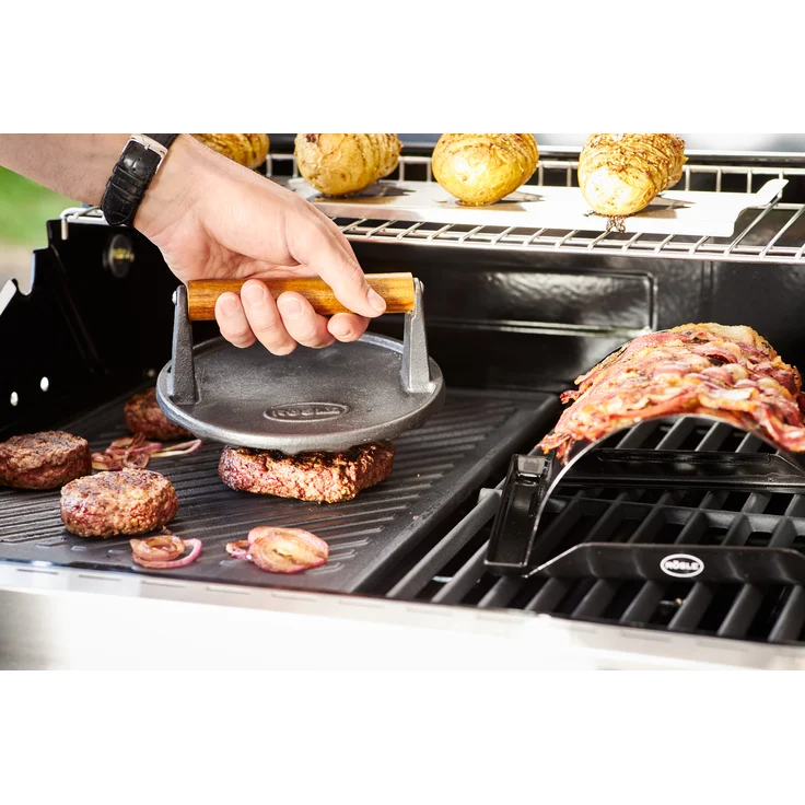 RÖSLE Barbecue Burger-Set 3-tlg, Hochwertiges Burger-Set mit Burgerpresse Pro, Barbecue-Gewicht und Burgerwender, Edelstahl 18/10, Gusseisen emailliert – Bild 5