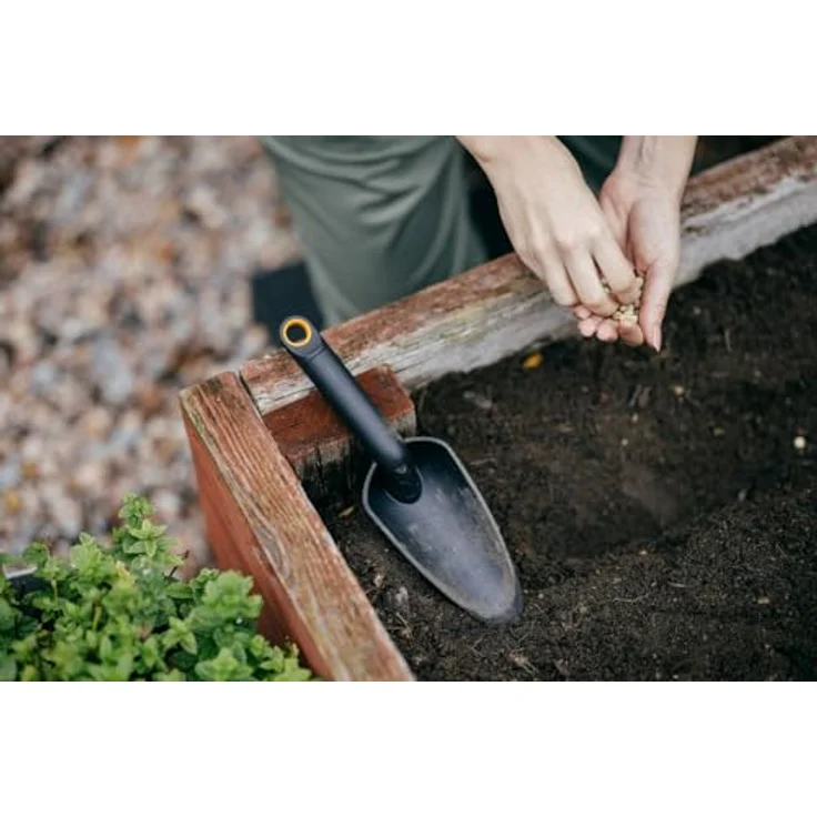 Fiskars Blumenkelle Solid, Länge: 28 cm, Glasfaserverstärkter Kunststoff, Schwarz/Orange – Bild 5