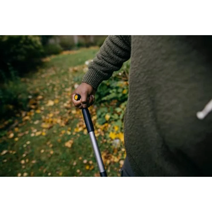 Fiskars Schaufelrechen Ergonomic, Kombination aus Schaufel und Rechen, langlebig aus Polycarbonat/Aluminium, 150 cm, Schwarz/Grau, 1077116 – Bild 5