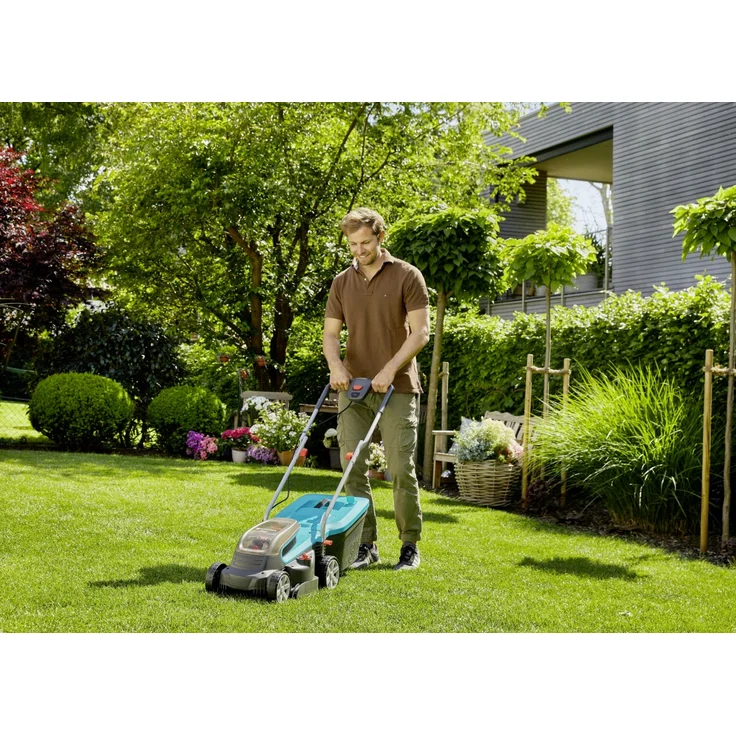 GARDENA Akkurasenmäher PowerMax 32 36V P4A Ready To Use Set 32 cm Schnittbreite mit Ladegerät und 2 Akkus – Bild 4