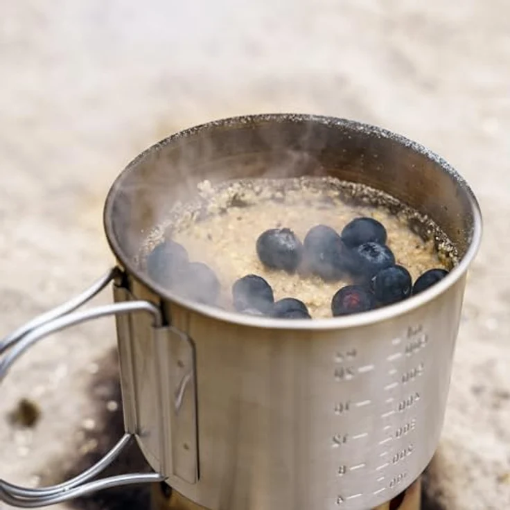 Petromax Kochbecher cp750, 2 in 1 Kochstelle und Becher aus gebürstetem Edelstahl, 750 ml, mit klappbaren Griffen und Transporttasche – Bild 9