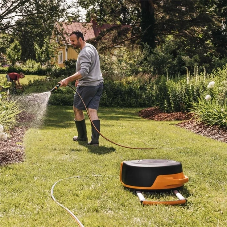 Fiskars Waterwheel XL mit Rädern (1025933) 20 m Schlauch Zubehörfach mit Zubehör freite Platzierung 360° Drehung automatischer Aufrollschlauch Schlauchwagen – Bild 10