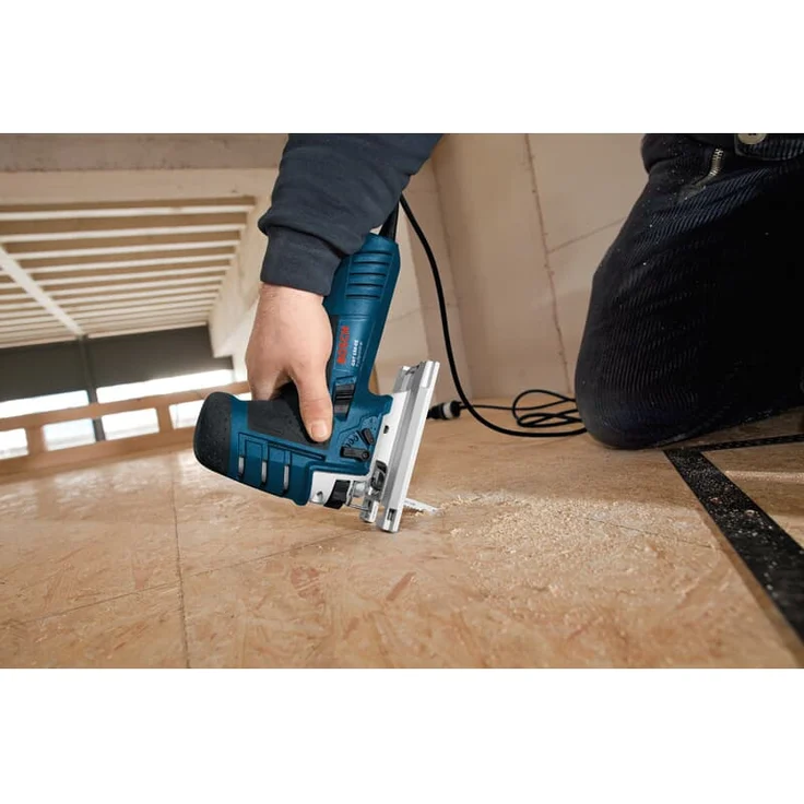 Bosch Professional GST 150 Pendelhubstichsäge, 1x Stichsägeblatt T 144 D für Holz (2608630560), Gleitschuh, Abdeckhaube, Saugdüse, Spanreißschutz, L-BOXX 136 (kein Schlauch enthalten) – Bild 3