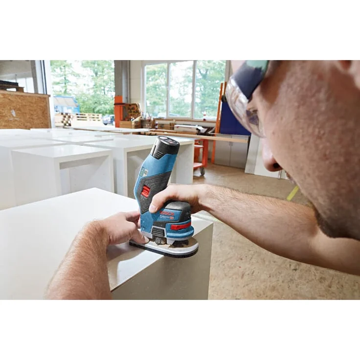 Bosch Professional Akku Kantenfräse GKF 12V-8 (Fräskopf-Schaft: 8 mm, inkl. 2x 3,0 Ah Akku + Schnellladegerät, Spannzange, Maulschlüssel, in L-BOXX 136) – Bild 5