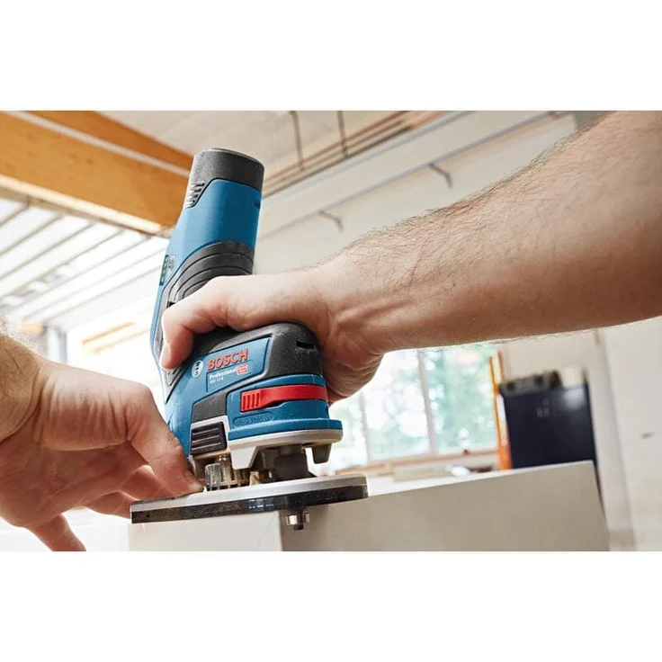 Bosch Professional Akku Kantenfräse GKF 12V-8 (Fräskopf-Schaft: 8 mm, inkl. 2x 3,0 Ah Akku + Schnellladegerät, Spannzange, Maulschlüssel, in L-BOXX 136) – Bild 3