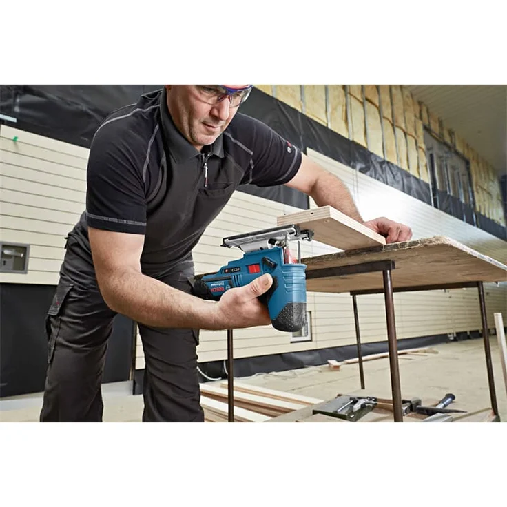 Bosch Professional 12V System Akku Stichsäge GST 12V-70 (2x Sägeblatt, Gleitschuh, Spanreißschutz, Schnitttiefe in Holz: 70 mm, 2x 3.0Ah Akkus und Ladegerät, in L-Boxx) – Bild 5