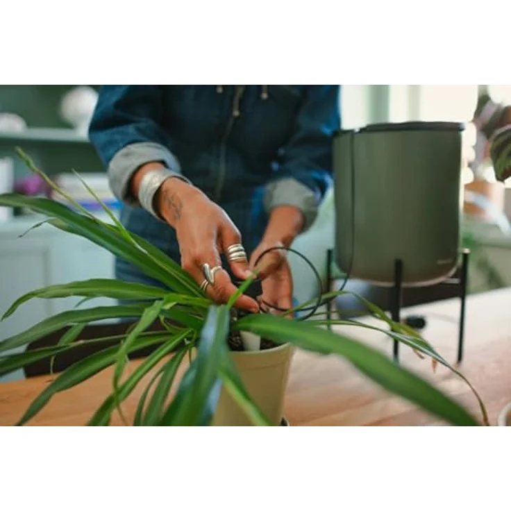 Fiskars Urban Plant Care Selbstbewässerungssystem, 4,4-Liter-Reservoir mit 4 Keramikkegeln, dunkelgrün/schwarz – Bild 4