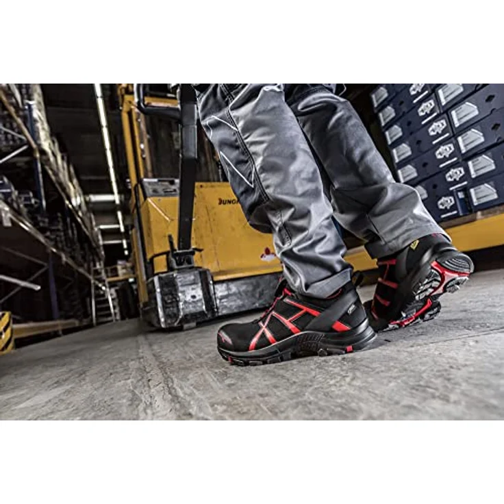 haix Black Eagle Safety 40.1 low, robuster Sicherheitsschuh mit GORE-TEX® Futter, schwarz/rot – Bild 5