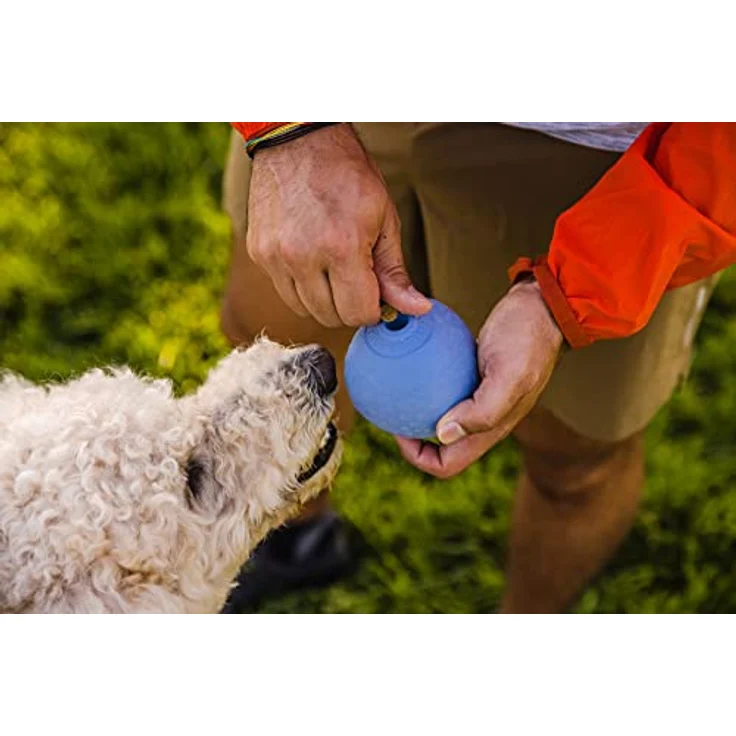 RUFFWEAR Huckama Hundespielzeug, Interaktives Pfeifen-Wurf-/Fang-/Apportierspiel aus Naturkautschuk, hüpfender eiförmiger Ball für drinnen und draußen, Langeweilebrecher, Campfire Orange – Bild 5