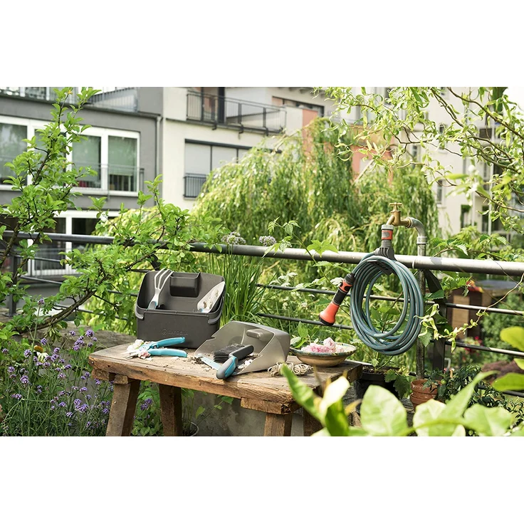 GARDENA city gardening Terrassen-Spiralschlauch 7.5 m: Gartenschlauch mit integrierter Schlauchhalterung, 9 mm Schlauchdurchmesser, mit Original GARDENA Systemteilen und Brause (18411-20) – Bild 3