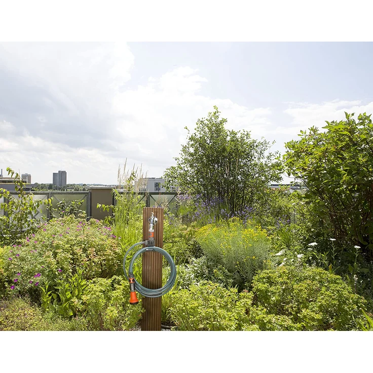 GARDENA city gardening Terrassen-Spiralschlauch 7.5 m: Gartenschlauch mit integrierter Schlauchhalterung, 9 mm Schlauchdurchmesser, mit Original GARDENA Systemteilen und Brause (18411-20) – Bild 2