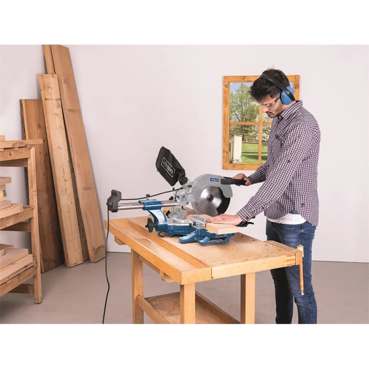 Scheppach HM90MP Kapp-Zug-Gehrungssäge 1700 W, Ø216 mm Sägeblatt, Schnittleistung von 340 x 65 mm, mit Schnittkanten-Laser und LED, Drehtisch mit Schnellarretierung und zwei Schnittgeschwindigkeiten – Bild 8