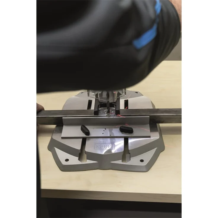 Scheppach Tischbohrmaschine DP60, Digitaldisplay, LED-Licht & Laser, Bohrfutter 1,5–13mm, 710 W, 2-Gang Bohrmaschine mit variabler Drehzahl: 170–880/490–2600 min-1 – Bild 3