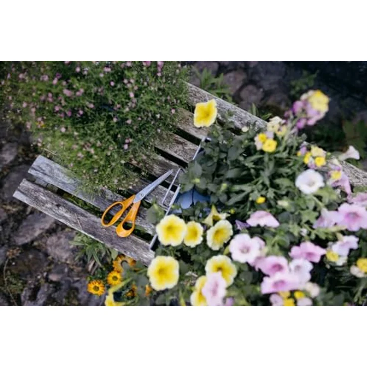 Fiskars Universalschere 210mm, rostfreier Stahl mit ergonomischem Kunststoffgriff, gerade Klinge – Bild 4
