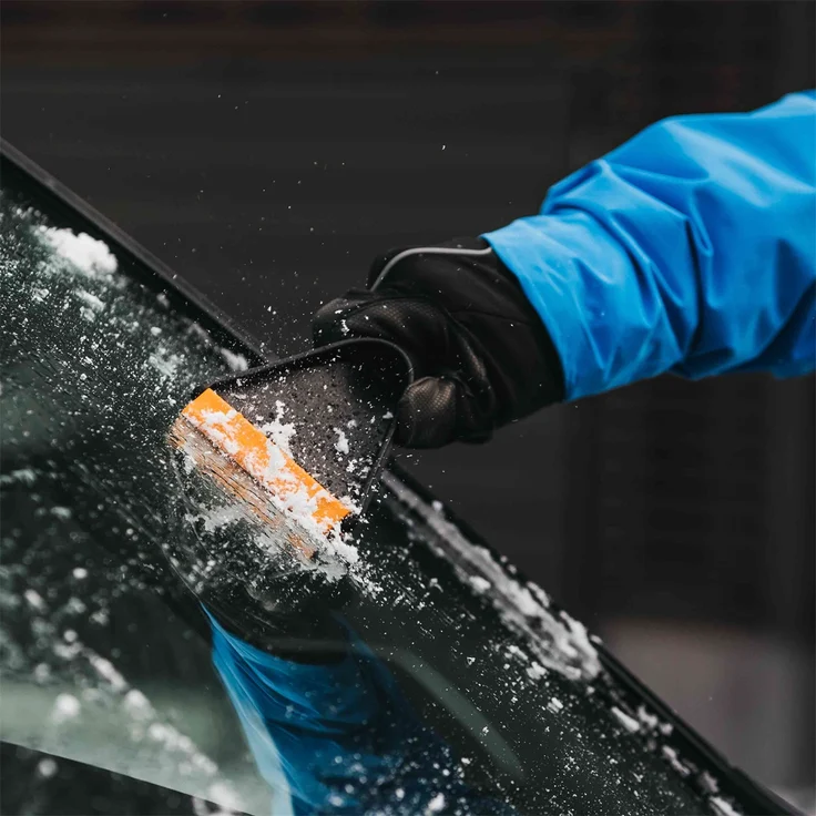Fiskars Solid Eiskratzer Scheibenkratzer Auto Schnee Eis, zweiseitig nutzbar, schwarz orange – Bild 3