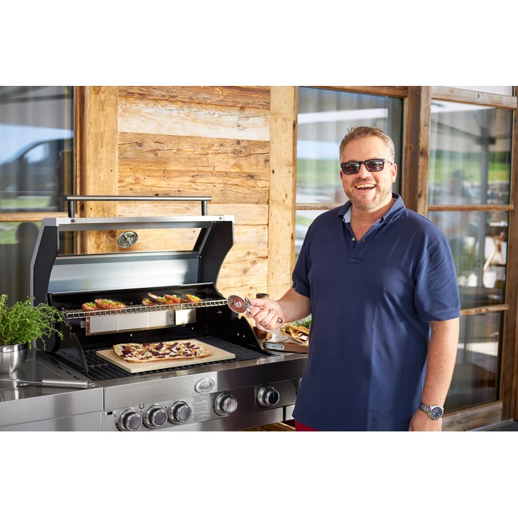 RÖSLE Pizzastein rechteckig, Hochwertiger Pizzastein aus Schamott zur Zubereitung von Pizza, Flammkuchen, Brot usw. auf dem Grill oder im Backofen, 42 x 30 cm – Bild 4