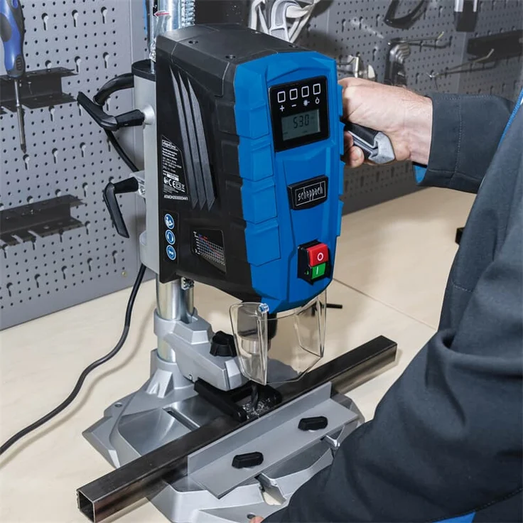 Scheppach DP55 Tischbohrmaschine Bohrmaschine Säulenbohrmaschine | max. Bohrung 13mm | LED Laser | 710 W Leistung | Drehzahl 500–2600 min-1 | Bohrfutterspannbereich 1,5–13mm | Digitaldisplay & Laser – Bild 5