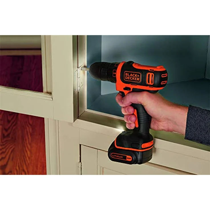 Black+Decker Akku-Bohrschrauber (10.8V 1,5Ah, ultrakompakt & leicht, mit LED-Arbeitsleuchte, Softgriff, 200mA Ladekabel, 2x Akkus, 100tlg. Zubehör, in hochwertigem Koffer) BDCDD12BAFC – Bild 6