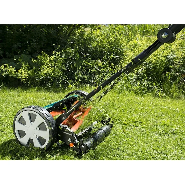 GARDENA Classic Spindelmäher 330: Handrasenmäher mit 33cm Schnittbreite für bis zu 150 m² Rasenfläche, Messerwalze aus Qualitätsstahl, berührungslose Schneidetechnik, geräuscharm und präzise - 4027-20 – Bild 2