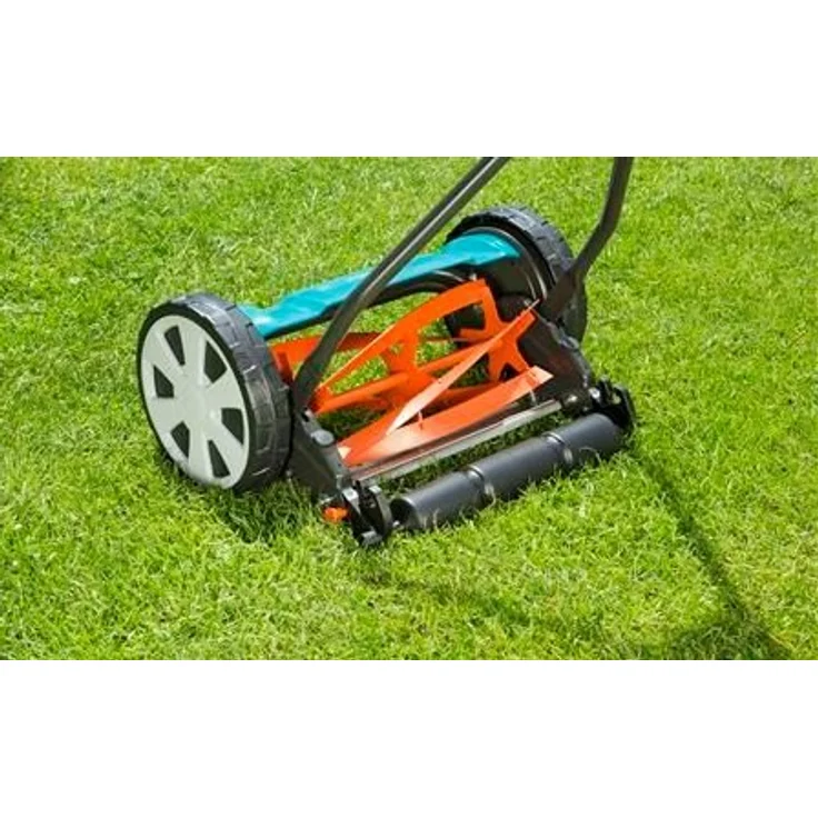 GARDENA Classic Spindelmäher 330: Handrasenmäher mit 33cm Schnittbreite für bis zu 150 m² Rasenfläche, Messerwalze aus Qualitätsstahl, berührungslose Schneidetechnik, geräuscharm und präzise - 4027-20 – Bild 5