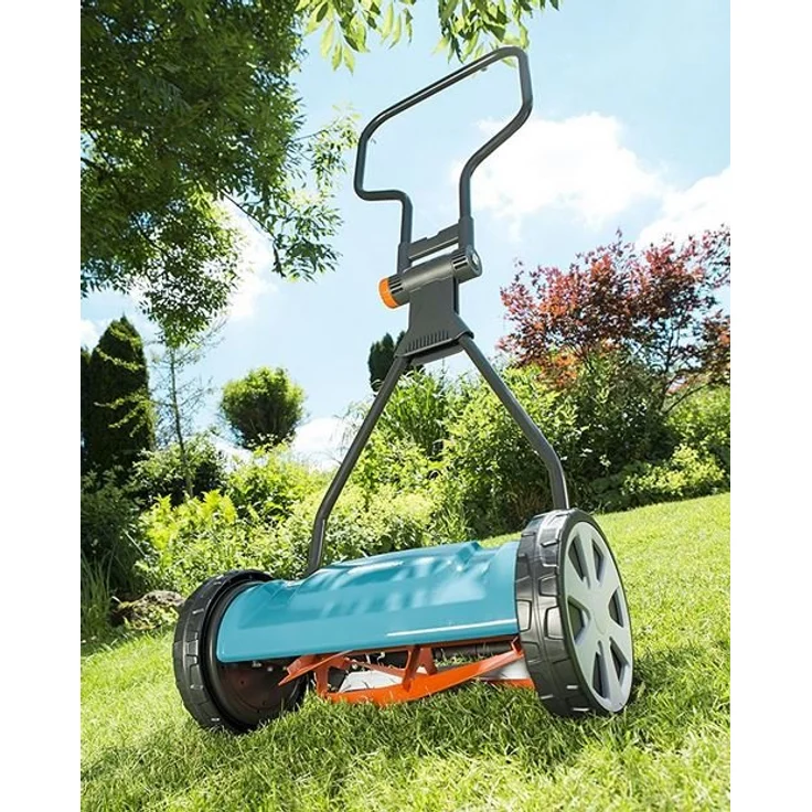 GARDENA Classic Spindelmäher 330: Handrasenmäher mit 33cm Schnittbreite für bis zu 150 m² Rasenfläche, Messerwalze aus Qualitätsstahl, berührungslose Schneidetechnik, geräuscharm und präzise - 4027-20 – Bild 3