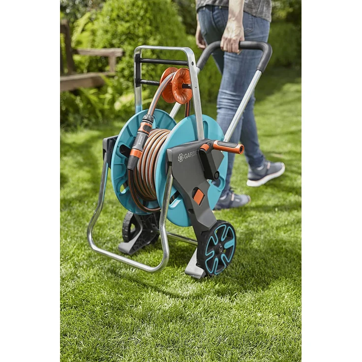 GARDENA Schlauchwagen CleverRoll M Easy Set bis zu 60 m Schlauchkapazität, inklusive 20 m Schlauch 13 mm (18517-20) besonders standfest, mit komfortabler Schlauchführung in robustem Metallrahmen, Nachtropfstopp – Bild 3