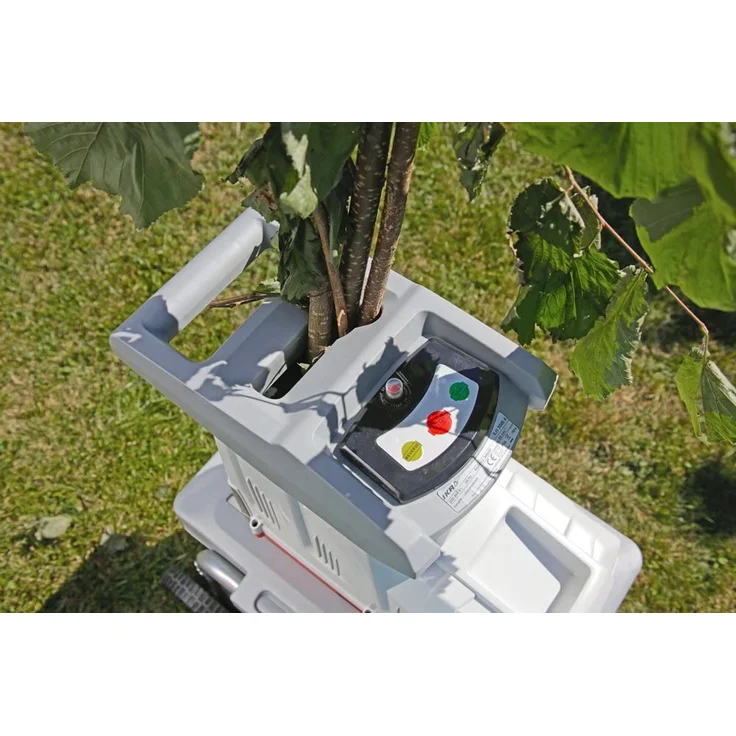 IKRA Elektro Gartenhäcksler Walzenhäcksler ILH 3000 A leise robust wartungsarm starke 3 000W Aststärke bis 44mm Leisehäcksler Leistung 3 000 W Häckselsystem Walze Max Aststärke 4 4 cm Fangkorbvolumen 60 l – Bild 6