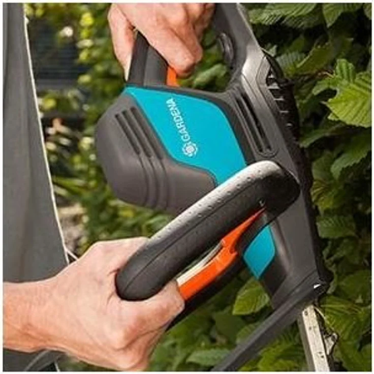 GARDENA Elektro-Heckenschere PowerCut 700-65: Heckenschneider mit 700 W Motorleistung, 65 cm Messerlänge, 27 mm Messeröffnung, ergonomischer Griff und Anschlagschutz (9835-20) – Bild 6