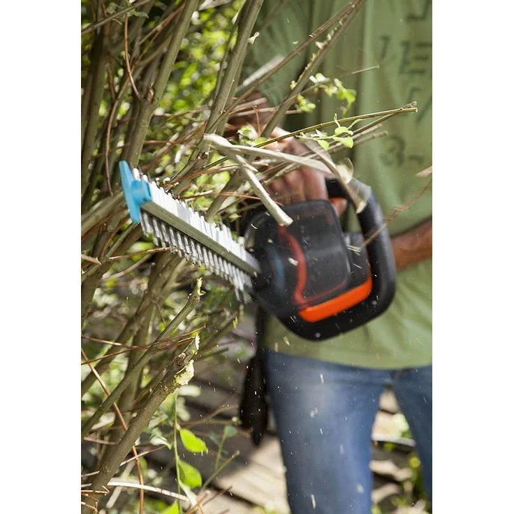 GARDENA Elektro-Heckenschere PowerCut 700-65: Heckenschneider mit 700 W Motorleistung, 65 cm Messerlänge, 27 mm Messeröffnung, ergonomischer Griff und Anschlagschutz (9835-20) – Bild 5