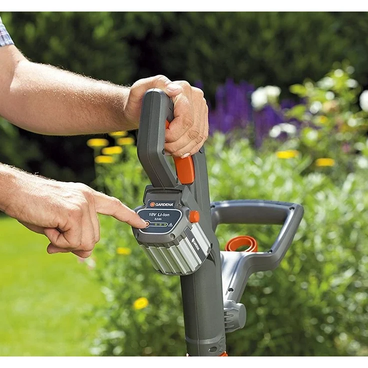 GARDENA Elektro-Heckenschere PowerCut 700-65: Heckenschneider mit 700 W Motorleistung, 65 cm Messerlänge, 27 mm Messeröffnung, ergonomischer Griff und Anschlagschutz (9835-20) – Bild 3