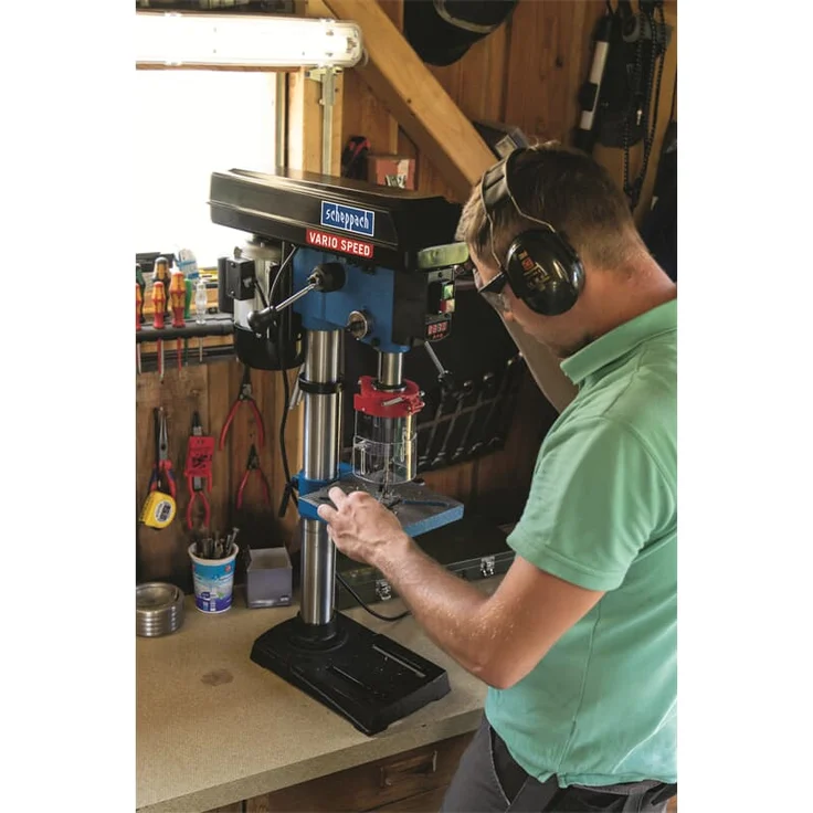 Scheppach Profi-Säulenbohrmaschine DP19Vario Tischbohrmaschine | Variable Drehzahl | Bohrfutterspannbereich von 1,5 bis 16mm | 550W | für Holz, Metall und Kunststoff | Laser & Digitale Drehzahlanzeige – Bild 7