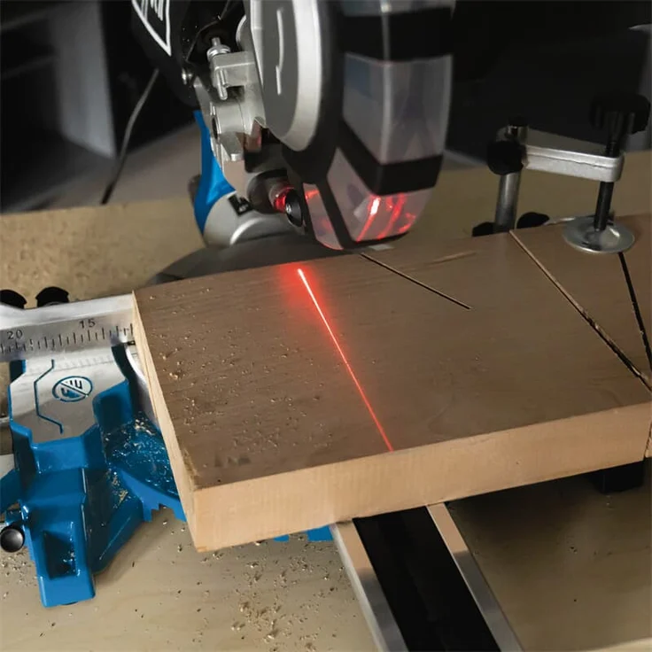 Scheppach HM216SPX Kapp-Zug-Gehrungssäge Kappsäge 2000 W, Ø 210 mm Sägeblatt | 65 cm Schnitthöhe | 34 cm Schnittbreite| mit Laser, Aluauflagen, Drehtisch mit Schnellarretierung, inkl. 2. Sägeblatt – Bild 3