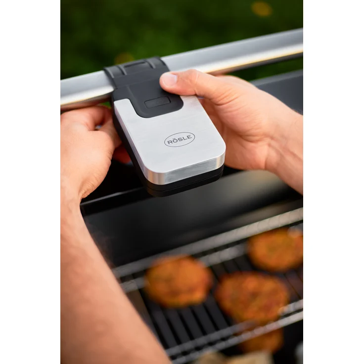 RÖSLE Universal BBQ LED-Griffleuchte, Hochwertige Grilllampe zur Beleuchtung von Kohle- und Gasgrills am Abend, zwei Helligkeitsstufen, einfache Befestigung, 200 Lumen - Preisvergleich – Bild 3