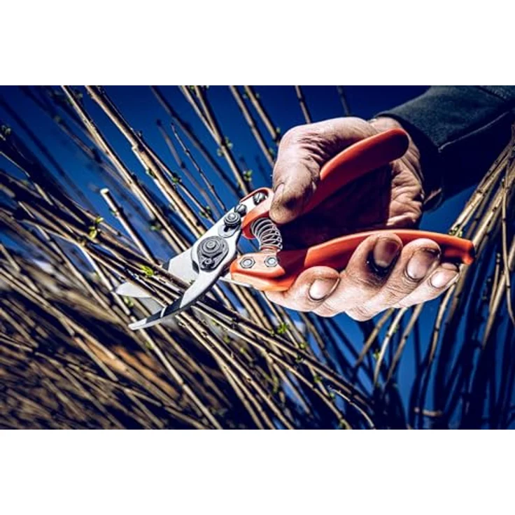 Original LÖWE 11 Profi Gartenschere Bypass Schere 11 107 mit antihaftbeschichteten Stahlklingen - leichte und scharfe Baumschere zweischneidig ideal für präzisen Schnitt an Blumen Zweige Obstbaum – Bild 4