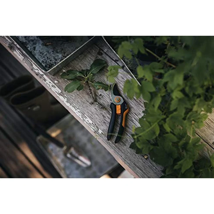 Fiskars Solid M Bypass-Gartenschere P321, orange schwarz – Bild 5