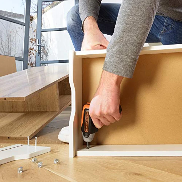 Black+Decker Akku-Schrauber (3.6 Volt, 5.5 Nm, mit LED-Licht, handlicher Schrauber für kleinere Schraubarbeiten, in Aufbewahrungsbox, inkl. USB-Schnell-Ladegerät und 10 Schrauberbits 25mm) BCF611CK – Bild 5
