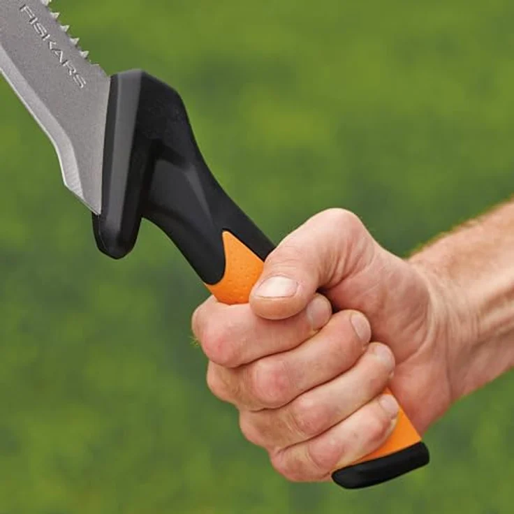 Fiskars Hippe mit Säge CL-521, ergonomische Gartensäge mit 23 cm gehärtetem Stahl-Sägeblatt und grober Zahnung, inkl. Nylon-Holster – Bild 9
