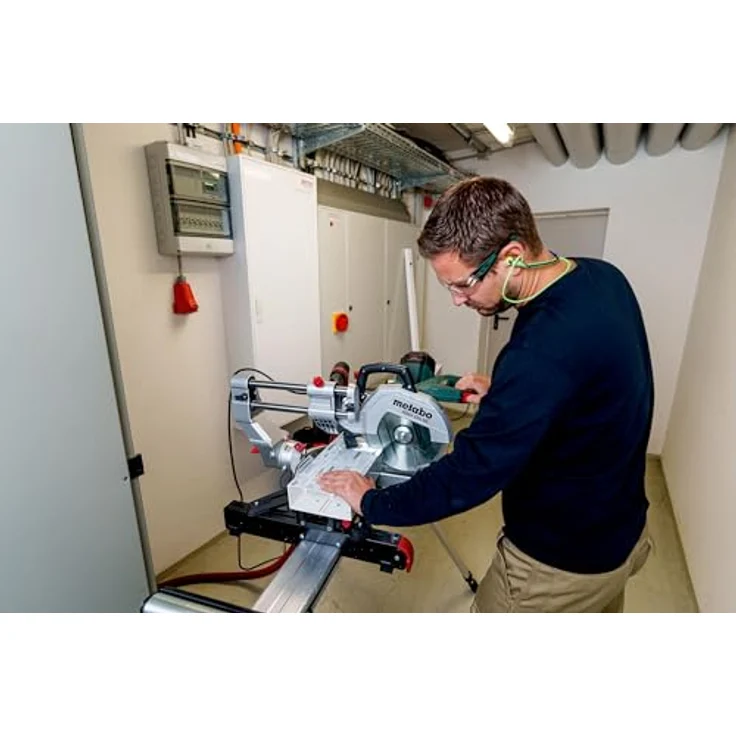 Metabo Kappsäge KGSV 254 MC, variable Drehzahl, beidseitige Sägekopfneigung, integrierte Spanabsaugung, inkl. Sägeblatt und Zubehör – Bild 2