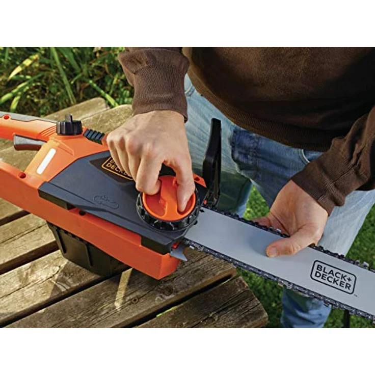 Black+Decker Elektro-Kettensäge - 2200W, 45 cm Schwertlänge, 12,5 m-s Kettengeschwindigkeit, rückschlagarm Kettenbremse CS2245 – Bild 9