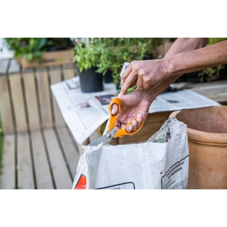 Fiskars Universalschere mit gezahnter Klinge, Länge 18 cm, Rostfreie Stahl-Klinge-Kunststoff-Griffe, Orange, Classic, S92, 1000555 mittelgroß – Bild 12