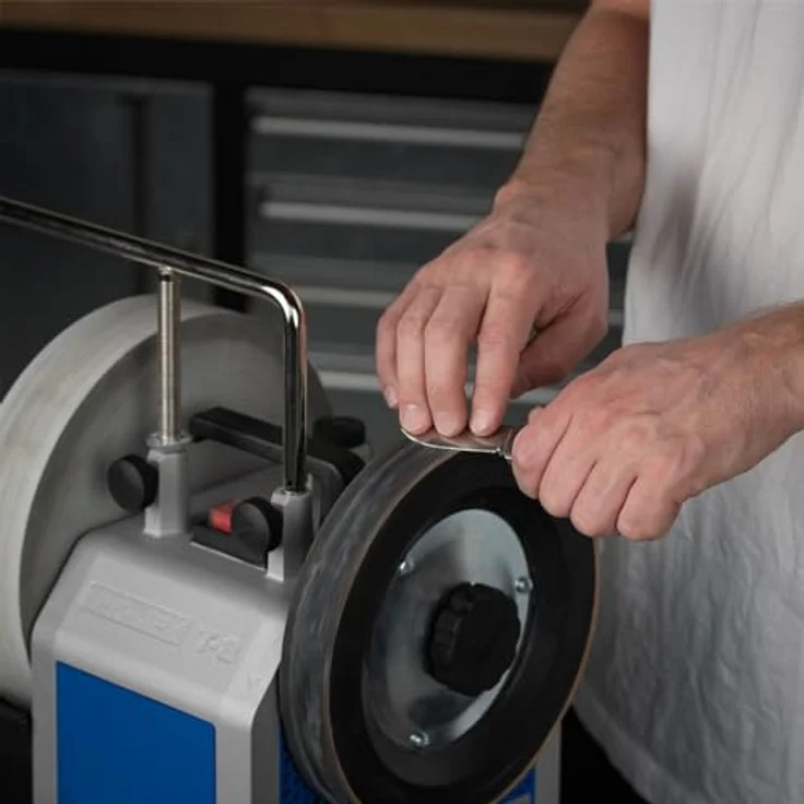 Tormek T8 Nass Schleifmaschine mit EKA-Messer, Originalschleifstein SG-250, verbesserter Wasserbehälter und Magnet-Schaber – Bild 3