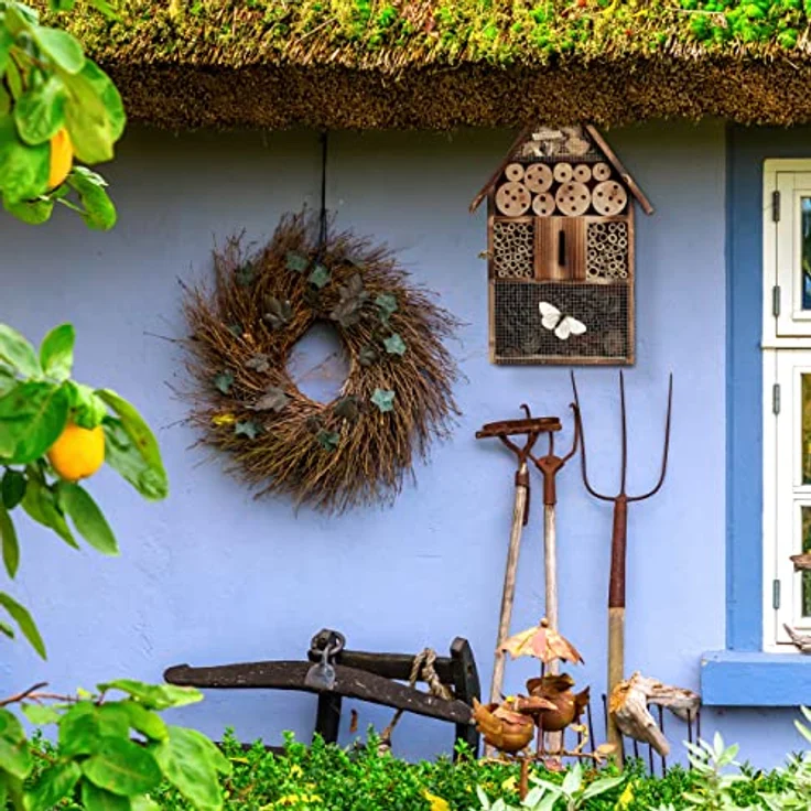 Relaxdays Insektenhotel 50 cm groß, Zum Aufhängen, Bienenhotel und Schmetterlingshaus, Geflämmtes Holz, natur – Bild 3