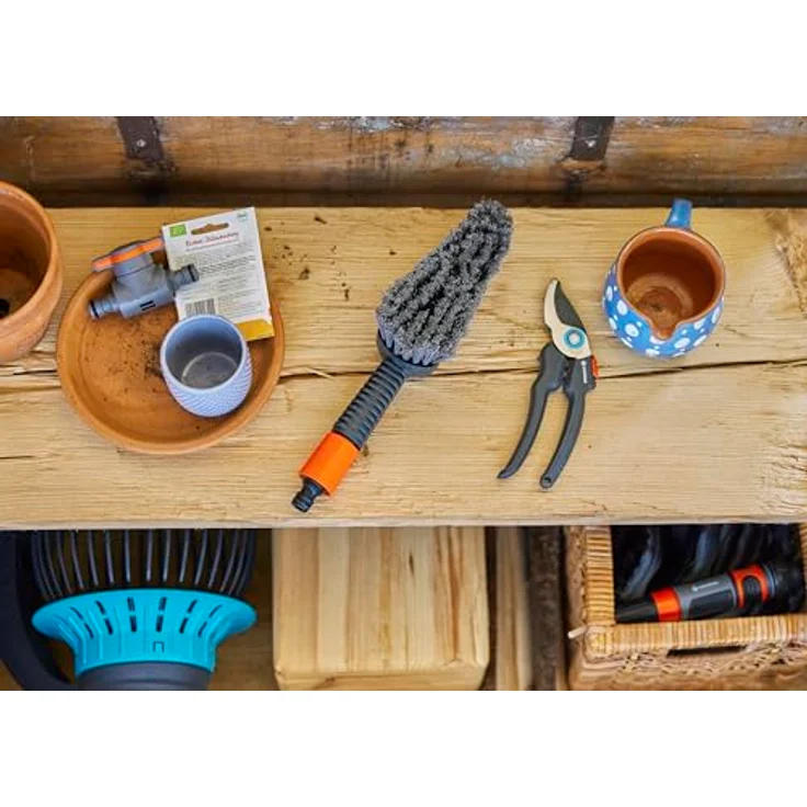 GARDENA Cleansystem Grundausstattung, Bewässerungssystem mit Handbürste S soft, 10 Seifenstäbchen und regulierbarem Wasserdurchfluss – Bild 4