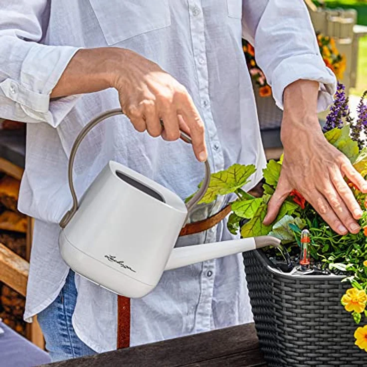 Lechuza Gießkanne Yula 1,7l schiefergrau-taupe Kunststoff - Ergonomischer Griff, großes Fassungsvermögen, gezielte Bewässerung – Bild 3